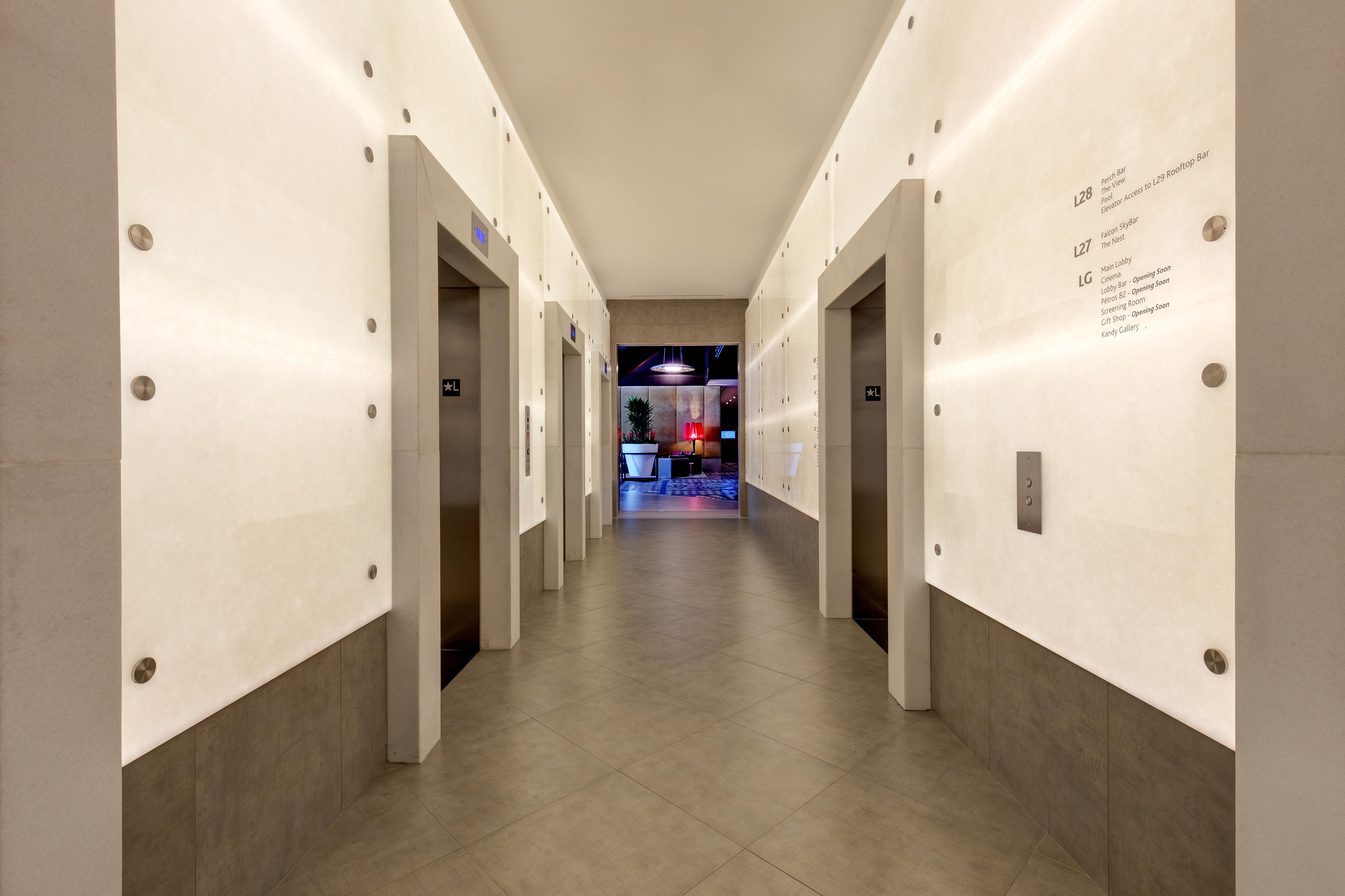 Hotel X Toronto, A Destination By Hyatt Hotel Exterior foto Elevators at the 1st floor